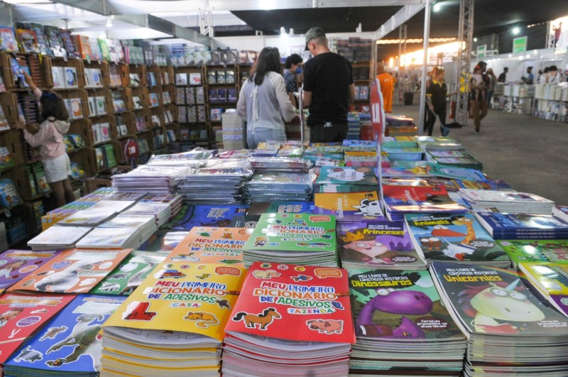 Quer trabalhar como ambulante na Bienal do Livro?