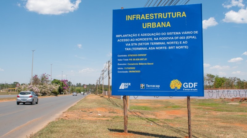Governador Ibaneis Rocha assina ordem de serviço para viaduto no Noroeste