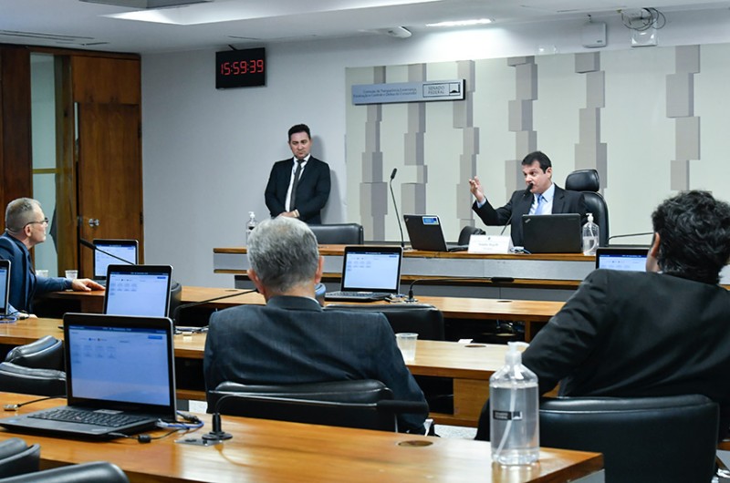 Senadores tentam adiar audiência pública com Marcos Valério