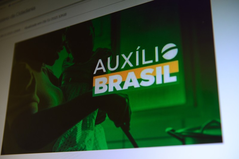 Auxílio Brasil é pago a beneficiários com NIS de final 7