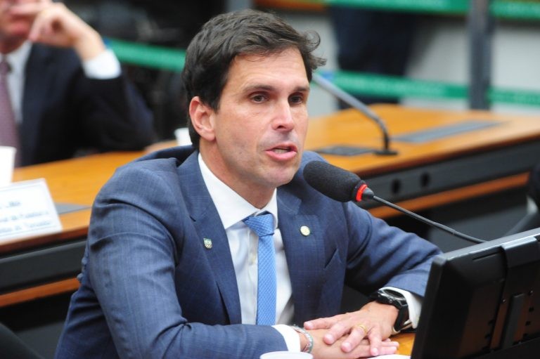 Comissão aprova isenção de multa para trabalhador rural aderir ao Regime Geral de Previdência Social?