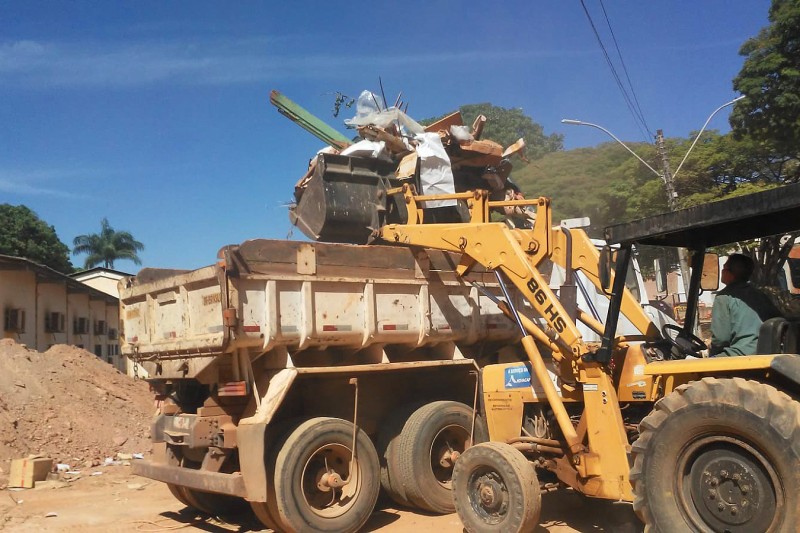 GDF recolhe 50 toneladas de entulhos das ruas da Candangolândia