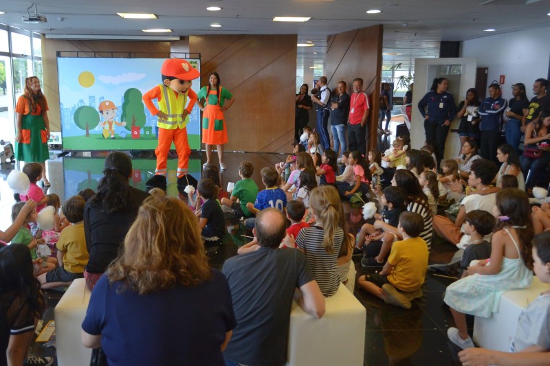 Teatro leva tema da coleta seletiva para crianças e jovens do DF