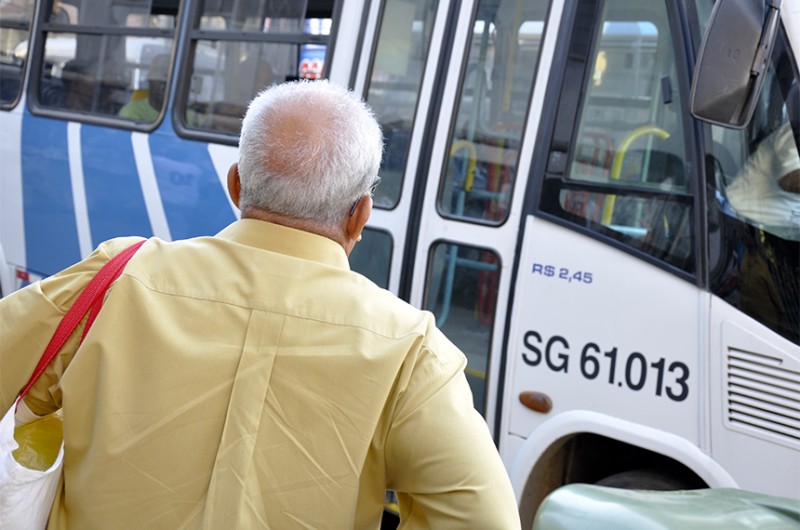 Prorrogada MP que libera crédito para locomoção de idosos em transporte público