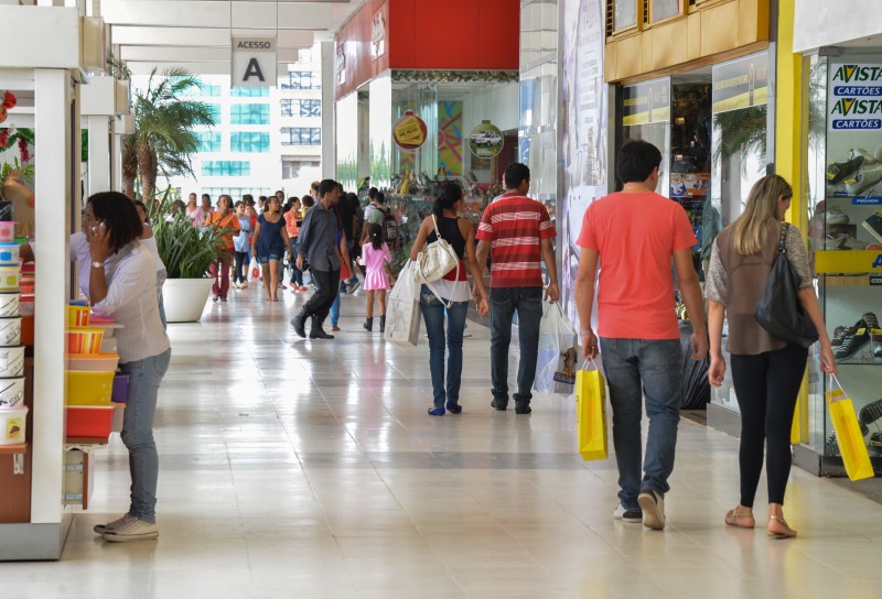CNC projeta maior oferta de vagas temporárias desde o Natal de 2013