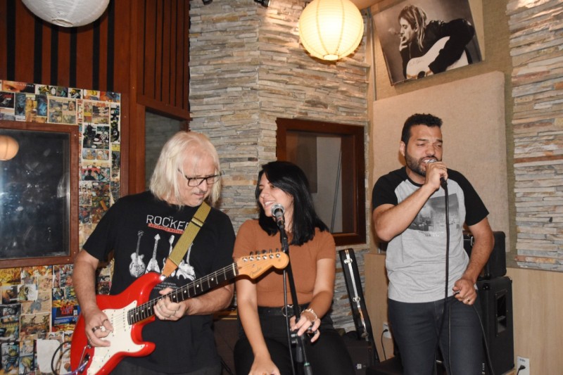 Banda de rock une servidores que atuam na área de saúde