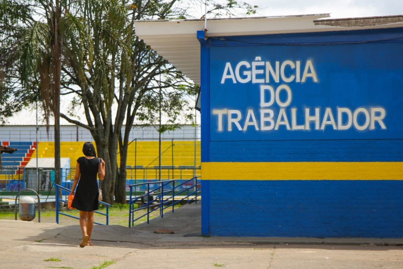 Vinte e sete vagas para carpinteiros com salários de até R$ 2.103
