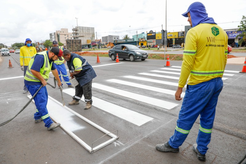 Trecho duplicado da DF-250 recebe sinalização e meios-fios