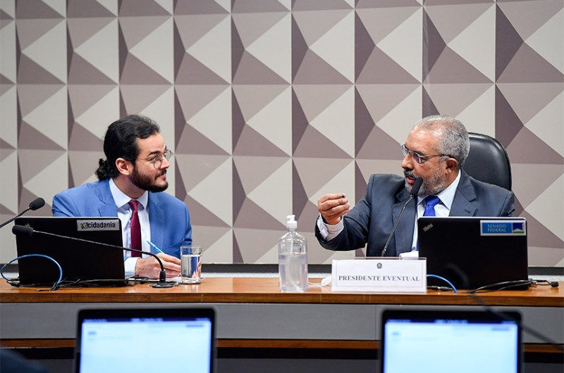 Comissão discute acolhimento de refugiados afegãos no Brasil