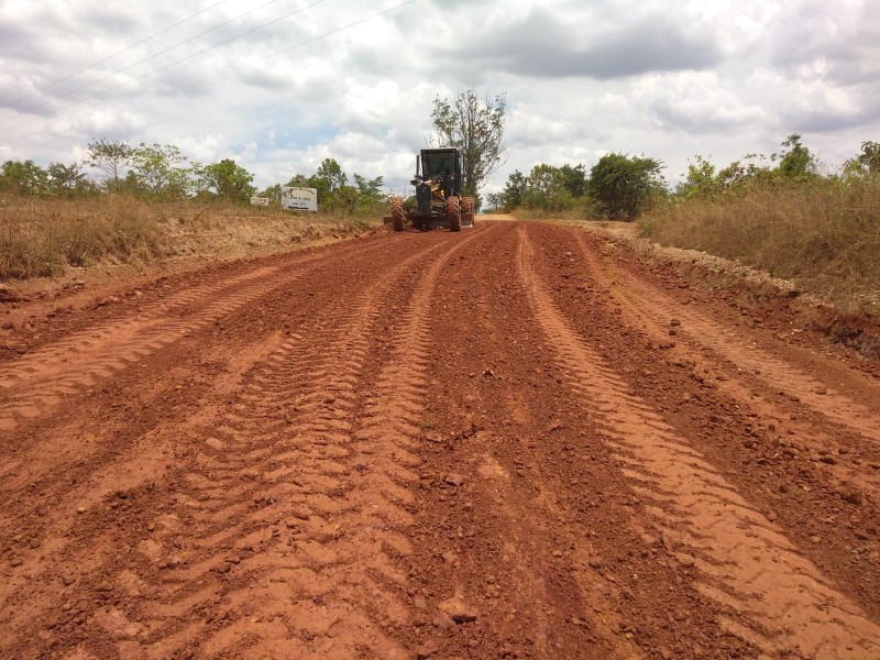 Nivelado 1,7 km de estrada vicinal no Núcleo Rural Lajes da Jiboia