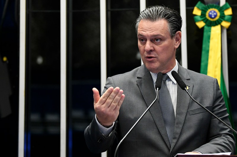 Projeto de lei padroniza carregadores de celular no Brasil