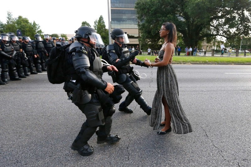 Exposição gratuita mostra fotos de mulheres resistentes em todo mundo