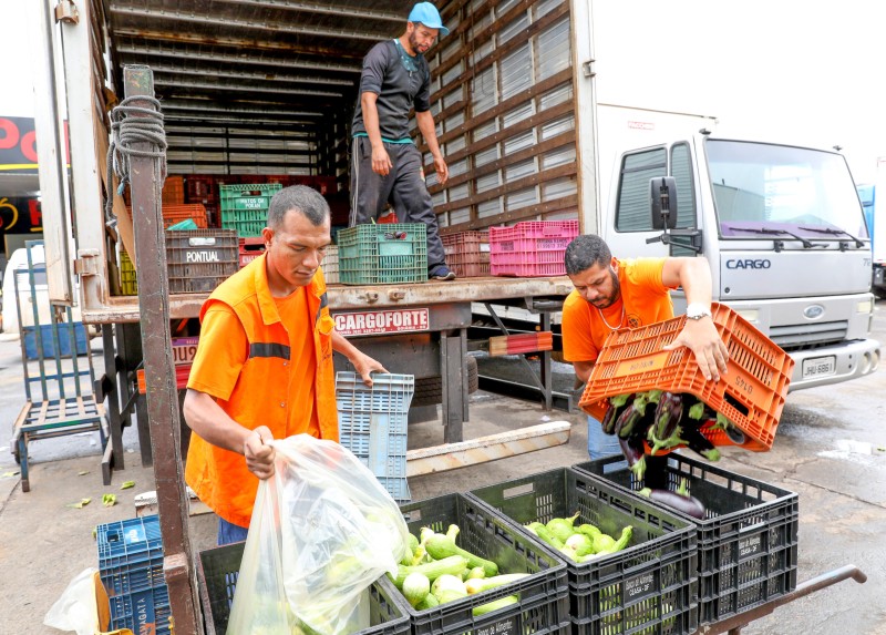 Alimentos doados pela Ceasa geram quase 640 mil refeições