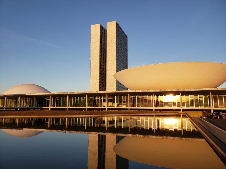 25 vetos presidenciais trancam a pauta de votações do Congresso