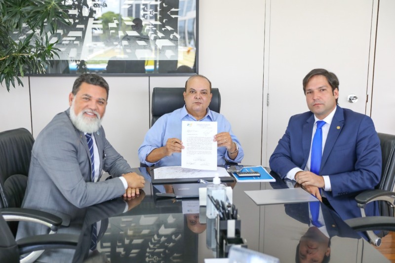 Em reunião, governador recebe apoio formal do PSD para compor base aliada