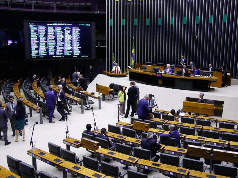 Câmara aprova MP que altera regras para bancos deduzirem perdas com o não recebimento de créditos; acompanhe