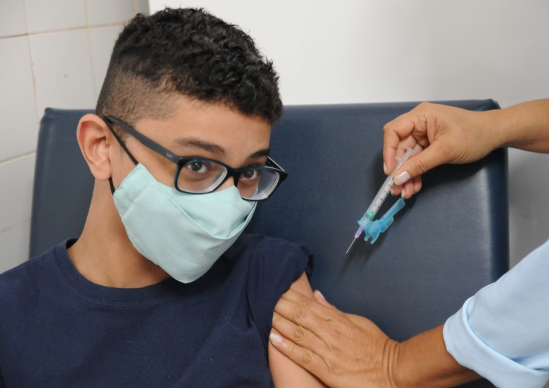 Cerca de 60 mil adolescentes não tomaram 2ª dose da vacina contra covid