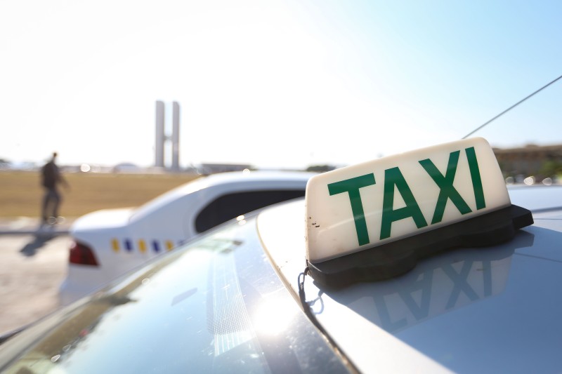Auxílios Caminhoneiro e Taxista podem ser requeridos até 10 de outubro
