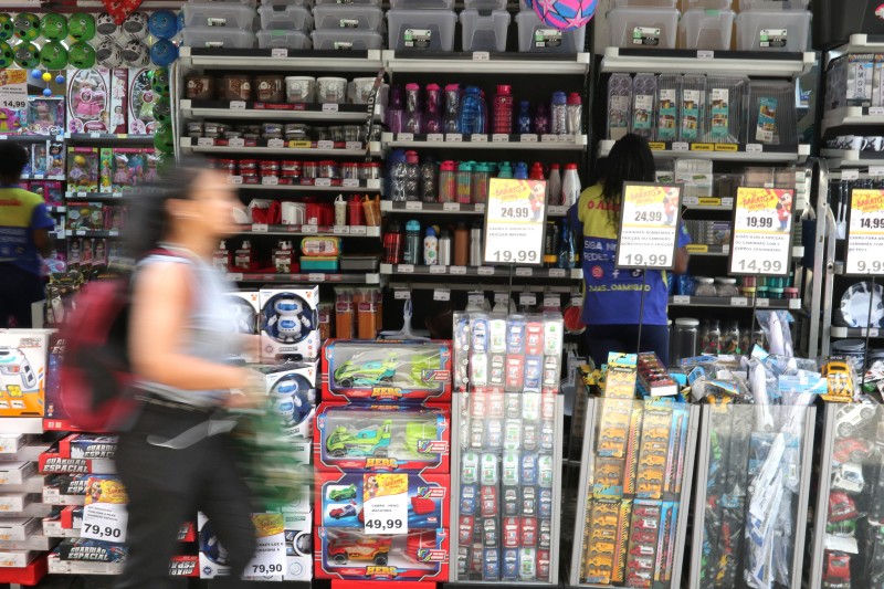 Confiança do comércio varejista cai 2,6% em setembro