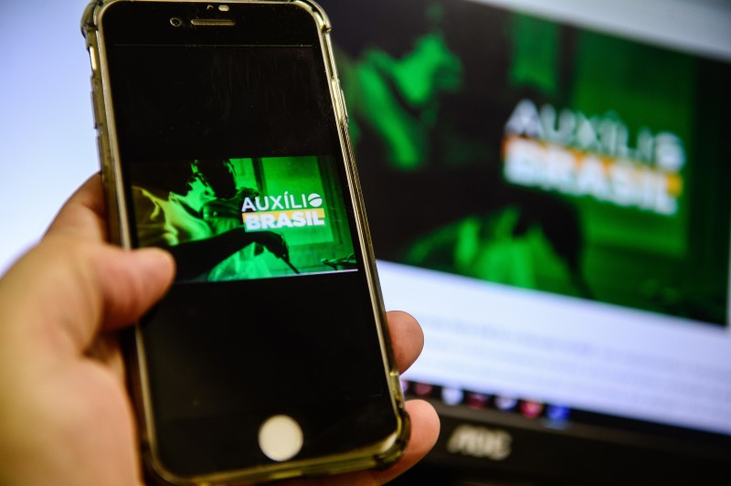 Auxílio Brasil é pago a beneficiários com NIS de final 4