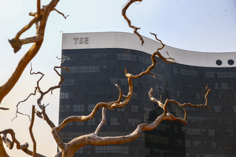 TSE confirma decisão para remover trechos de live de Lula com artistas