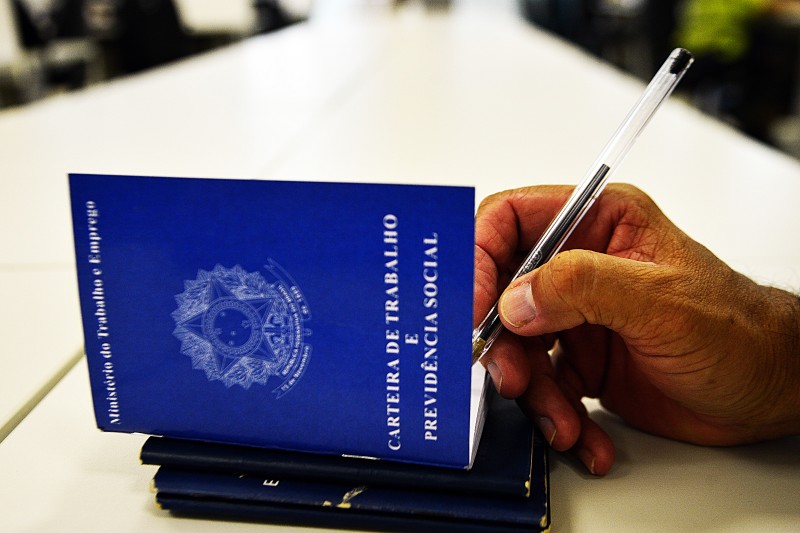 Caged: Brasil gera 159 mil empregos formais em outubro
