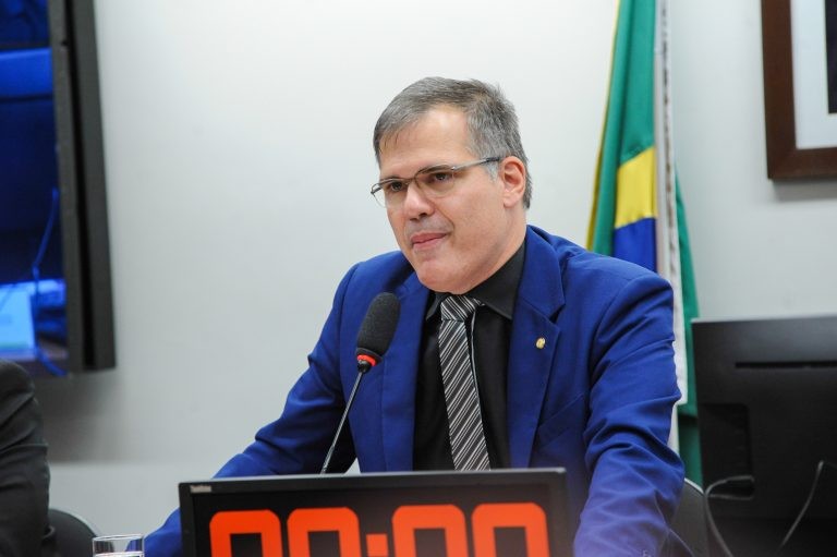 Furtado: má prestação de serviços tem deixado consumidores insatisfeitos - (Foto: Billy Boss/Câmara dos Deputados)