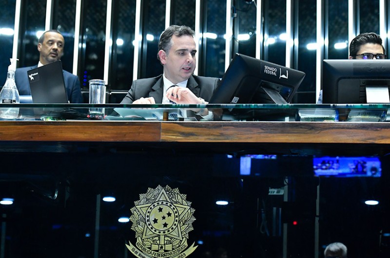 Advogados e juízes se posicionarão à mesma altura durante audiências