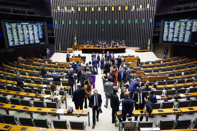 Deputados em sessão do Plenário - (Foto: Pablo Valadares/Câmara dos Deputados)