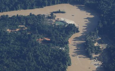 Aeronave é destruída após fechamento do espaço aéreo em terra Yanomami