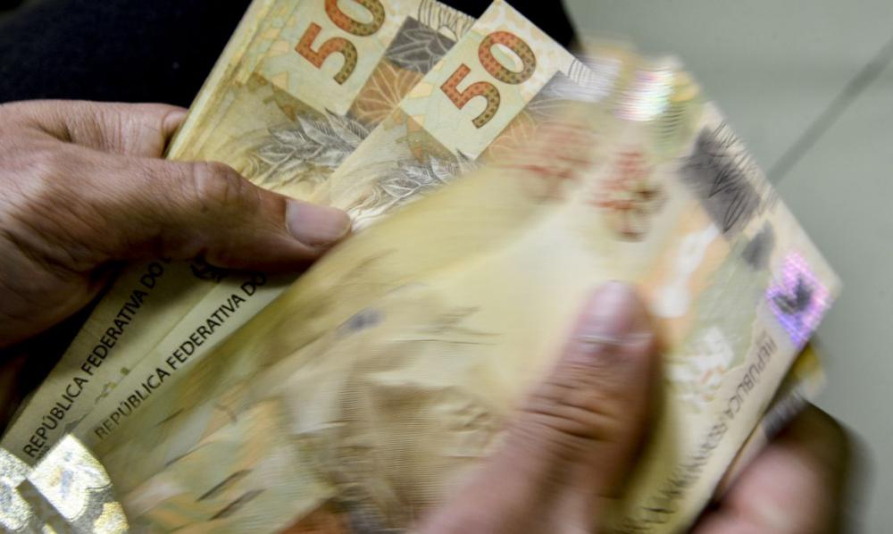 Receita paga hoje restituições de lote residual do Imposto de Renda.