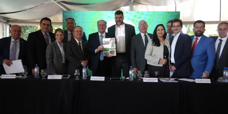 Alckmin defende aplicação da lei em casos de invasões de terras privadas