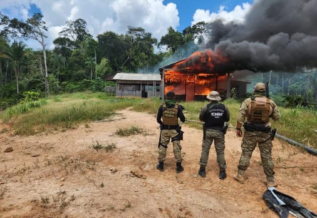 Força-tarefa destrói dez garimpos ilegais na Amazônia