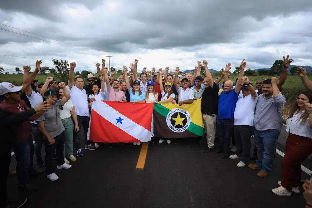 Governador Helder Barbalho, a vice-governadora Hana Ghassan e várias autoridades na entrega da TransCarajás / Foto: Marcelo Lelis / Ag. Pará