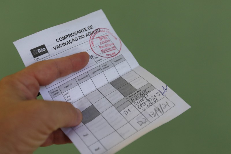 USP remove notas de alunos que não comprovaram vacinação contra covid