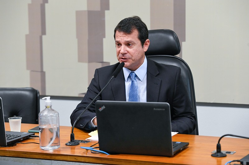 Comissão convida presidente do INSS para falar sobre fila de espera de benefícios