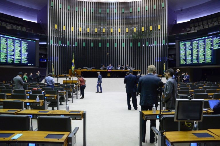 Câmara aprova MP que renova barreiras sanitárias em territórios indígenas; acompanhe