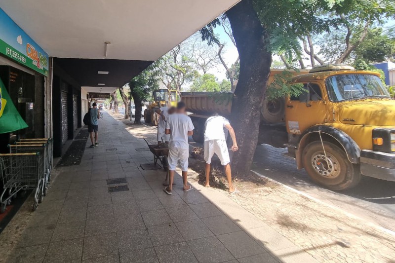 W3 Sul passa por limpeza de ponta a ponta