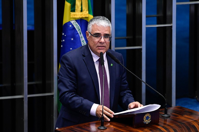 Girão afirma que não houve demora na compra de vacinas por parte do governo