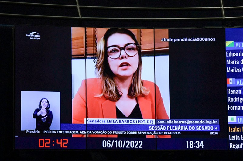 Leila critica bloqueio de verbas na educação