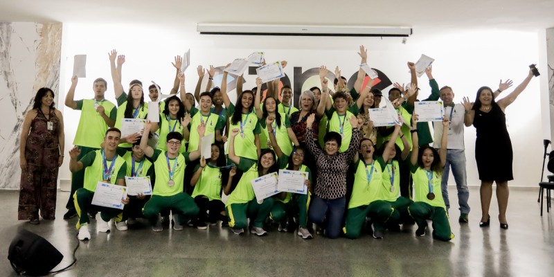 Alunos do DF recebem homenagem pela participação nos Jogos da Juventude