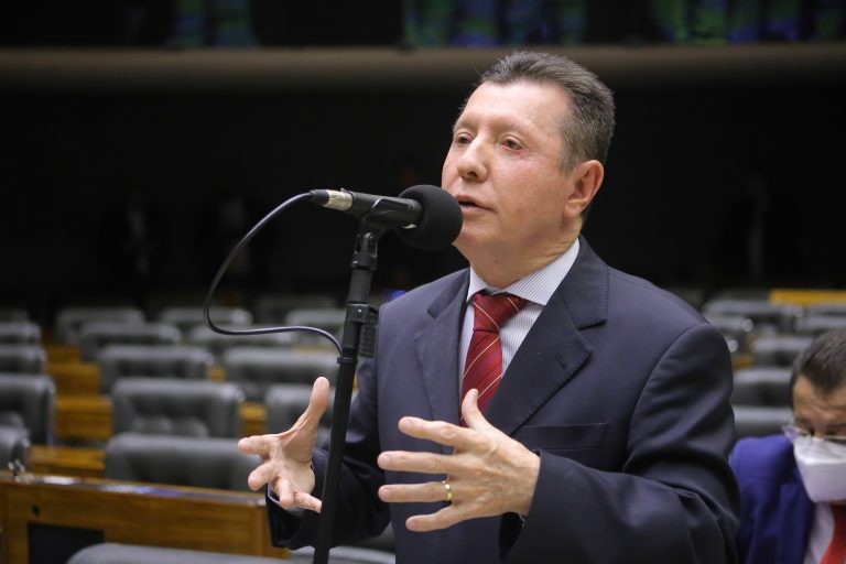 Projeto determina que panfleto de campanha eleitoral seja feito com material reciclado